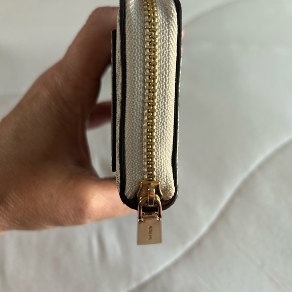 Michael Kors Jet Set Small Zip Around Card Case with Signature Logo - Picture 4 of 12
